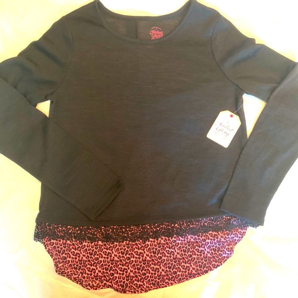Black long sleeve shirt with bottom pop